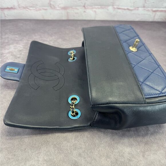 CHANEL Lambskin Quilted Medium Graphic Flap Navy Black - Picture 11 of 16